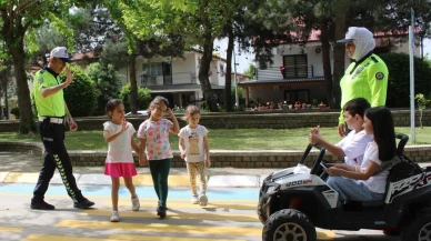Aydın'da minikler direksiyon başına geçti: 40 anasınıfı öğrencisi "trafik dedektifi" oldu