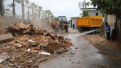 Mersin'de tonlarca atık toplanıyor: Akdeniz Belediyesi temizlik çalışmalarına devam ediyor