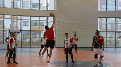 Sağlıkçılardan 'Filistin' hassasiyeti: Kayseri'de sağlık çalışanları voleybol turnuvasında Filistinli çocukları unutmadı