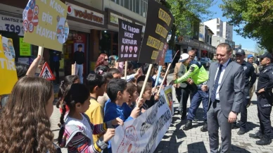 Muş'ta 'Trafik Güvenliği Haftası' etkinlikleriyle çocuklara kurallar öğretiliyor