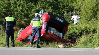 Sakarya'da feci kaza: Takla atan otomobilde 4 yaralı