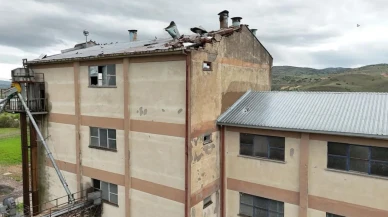 Tunceli'deki tek un fabrikası fırtınanın kurbanı: Çatısı uçtu, ambarlar ağır hasarlı