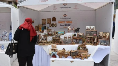 Emekli memur minyatür sanatıyla Afyonkarahisar'da dikkat çekiyor