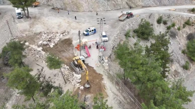 Ekipler günlerdir mesai yapıyor: Köylerin yarım asırlık yol sorunu çözülüyor