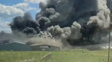 Gebze'de boya fabrikasında yangın: Sebebi araştırılıyor, bölge tahliye edildi!