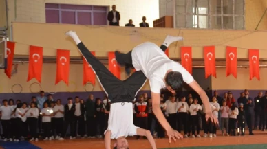 Sarıkamış'ta 19 Mayıs coşkusu: Gençler gösterileriyle göz doldurdu