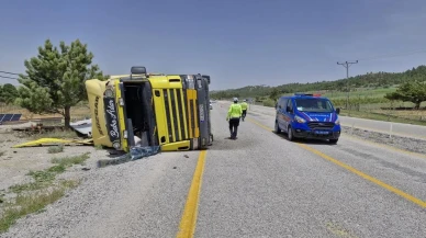 Karaman'da dehşet anları! Kontrolden çıkan tır devrildi, sürücü yaralandı