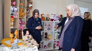 Tercan Halk Eğitim kursiyerlerinin el emekleri sergileniyor