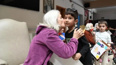 Miniklerin sevgi dolu ziyareti: Huzurevi sakinleri Anneler Günü'nde unutulmaz anlar yaşadı