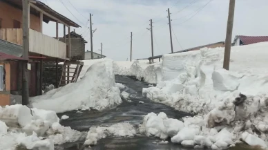 Mayıs ayında Bülbülan Yaylası'nda kar kalınlığı evleri aştı! Yöre halkı ne zaman yaylaya taşınacak?