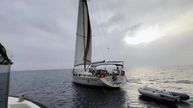 Fethiye açıklarında göçmen taşıyan yelkenli tekne yakalandı