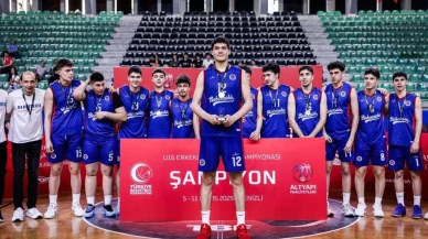 Bahçeşehir Koleji U16 Türkiye Şampiyonası'nda zirveye çıkarak tarih yazdı