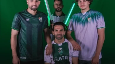 Bursaspor'un yeni sezon formaları tanıtıldı! Retro ürünler ve transfer müjdesiyle heyecan zirveye ulaştı