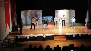 Ümraniye Belediyesi'nin Görsel Sanatlar Akademisi'nin yıl sonu gösterisi seyirci ile buluştu