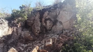 Amasya'da korkutan olay: Dağdan kopan dev kayalar mahalle sakinlerini paniğe sürükledi