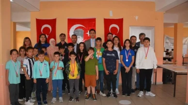 Köyceğiz'de Mavi Yeşil Okullar Projesi kapsamındaki satranç turnuvası büyük bir coşkuyla tamamlandı