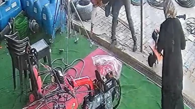 Gümüşhane'de bıçaklı saldırıya uğrayan kadın esnafın sayesinde kurtuldu