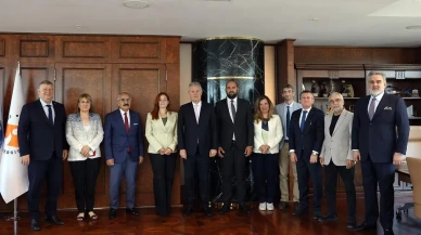 Türkiye Satranç Federasyonu İZTO Başkanı Özgeneri ziyaret etti