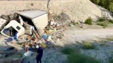 Antalya Gündoğmuşta kamyon uçurumdan aşağı yuvarlandı