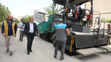 Melikgazi Belediyesi 17 bölgede yolları yeniliyor