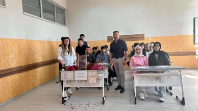 Karne gününde Furkan Şekerin sırası çiçeklerle süslendi