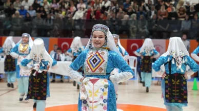 Ümraniyeli öğrenciler halk oyunlarında yeteneklerini gösterdi