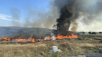 Çanakkale İsmetpaşa Mahallesindeki otluk alan yanıyor