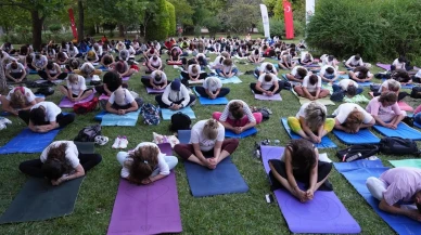 Denizlide 300 kadın Çamlık Parkında yoga yaptılar