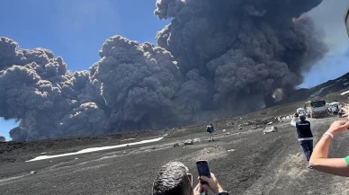 Etna Yanardağı turistleri korku dolu anlar yaşadı