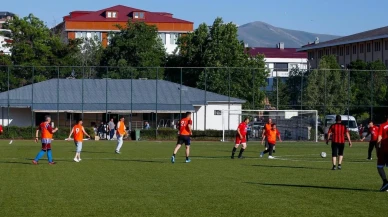 Koruyucu babalar Bayburtta futbol turnuvasında buluştu