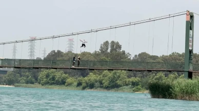 Gençler Seyhan Nehri üzerindeki köprüden atladı