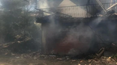 Uşak Eşmede üç ev yangında hasar gördü