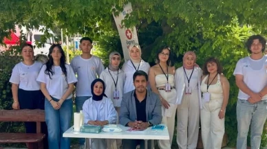 Gediz MYO öğrencileri halka ilk yardım öğretiyor