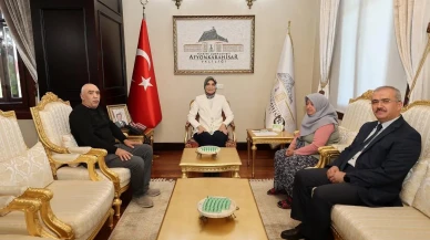 Vali Yiğitbaşı şehit ailesiyle Afyonkarahisarda buluştu