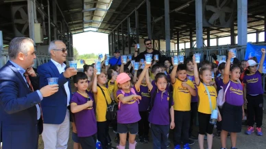 Minik öğrenciler Uludağ Üniversitesi çiftliğinde süt keşfetti