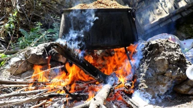 Kemaliye dut pekmezi geleneksel yöntemlerle üretiliyor