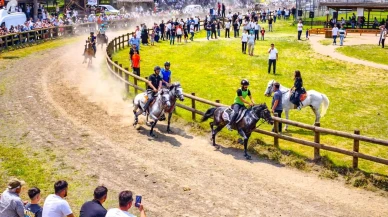 Ünyede geleneksel rahvan at yarışları coşkuyla gerçekleşti