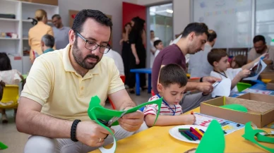 Bursa Yuvam çocukları babaları ile sanat yapıyor