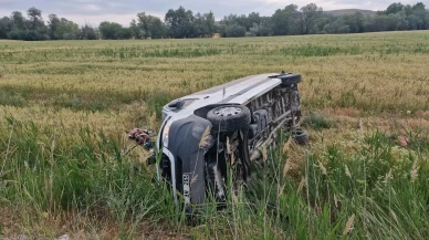 Çorumda düğün dönüşü minibüs şarampole yuvarlandı