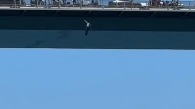 15 Temmuz Şehitler Köprüsünde intihar girişimi kamerada görüntülendi