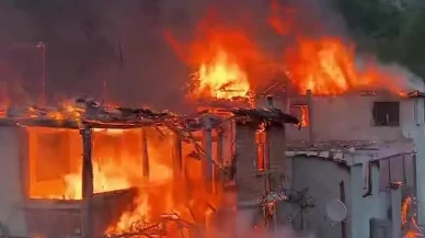 Suluova Soku köyünde dört ahşap ev yandı