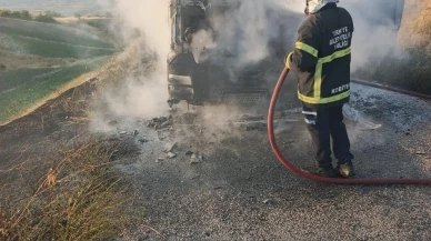 Suluova yolunda beton mikseri alev alev yandı