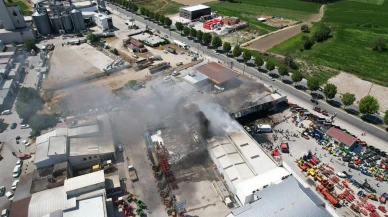 Sakarya traktör bayisinde büyük yangın kontrol altına alındı