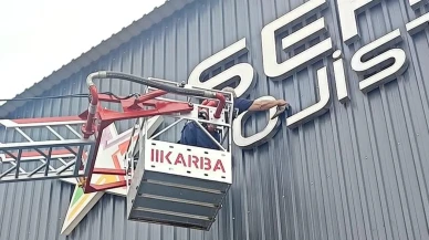 Tabelaya sıkışan güvercini Hatay itfaiyesi böyle kurtardı