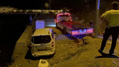 Hatayda yol sanılan enkaza ikinci araç düştü