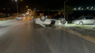 Adıyamanda Atatürk Bulvarında otomobil takla attı yaralandılar