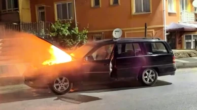 Kütahya Emet ilçesinde seyir halindeki araç yandı