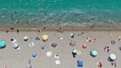 Konyaaltı Sahili bayramın son gününde doldu taştı