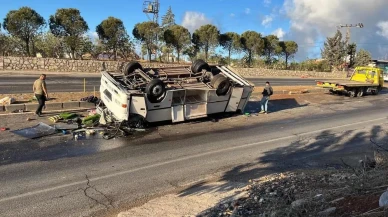Hatayda tarım işçilerini taşıyan midibüs devrildi