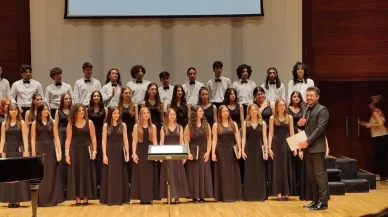 Zeki Müren GSL Korosu İzmirde büyük başarı kazandı